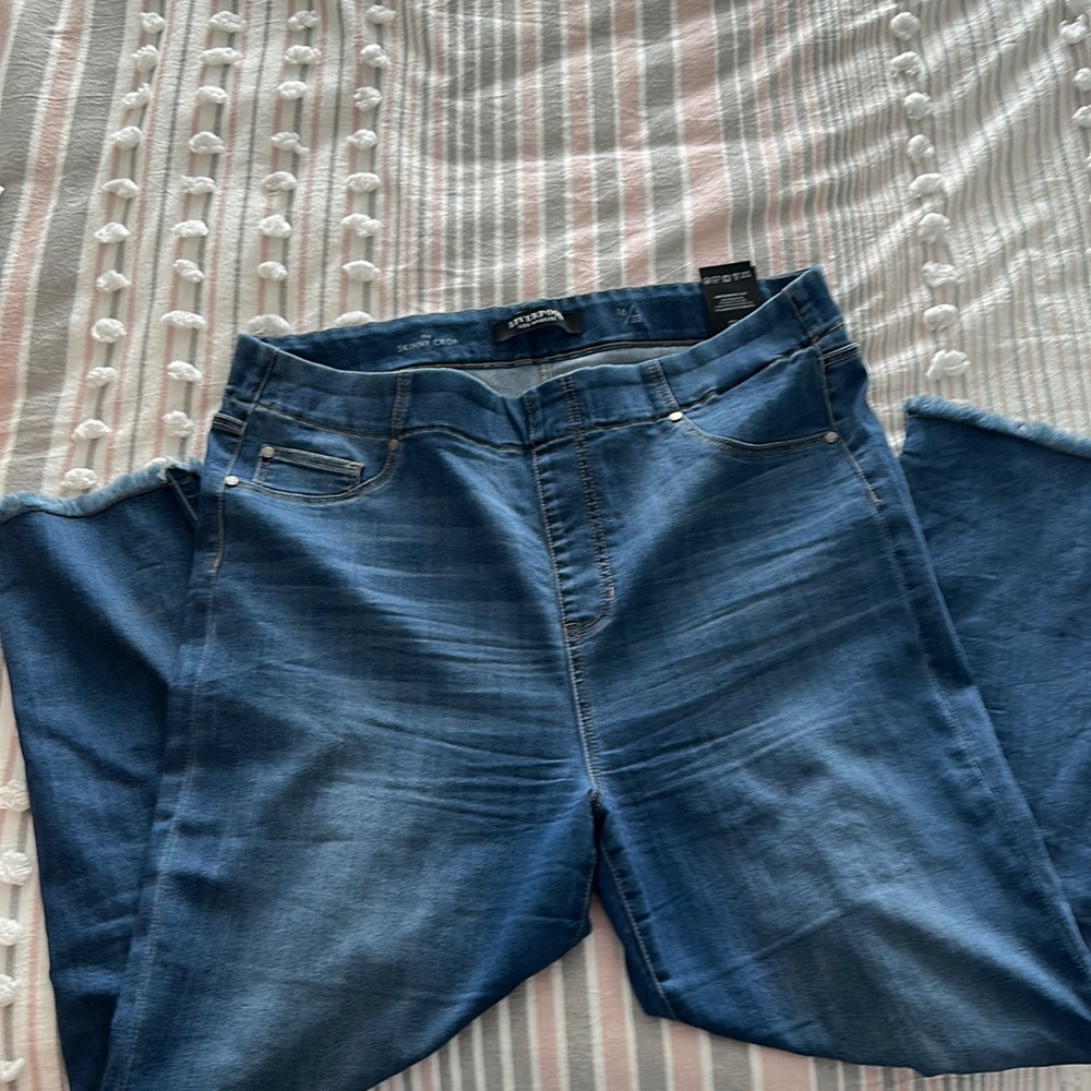 Women’s skinny crop denim